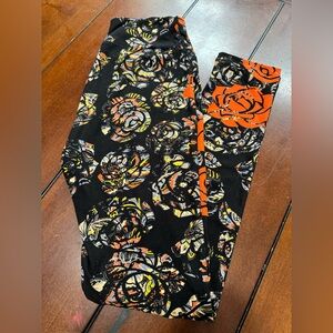 Lularoe One Size Rose Leggings NEW